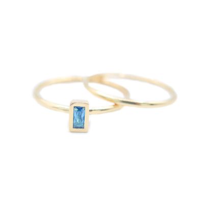 Bague Carina. Baguette Verticale [Plaqué Or 18ct]
