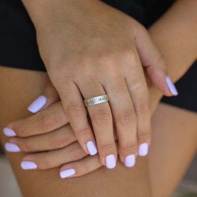 Geteilte Liebe Ring mit Namen - Gehämmert [Sterlingsilber]