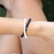 Pulsera Clásica Cruzando Caminos de Perlas y Ónix [Plata de Ley]