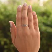 Anillo Carina con Efecto Martillado Piedra de Nacimiento Grande y Redonda [Plata de Ley]