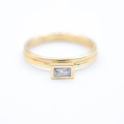 Bague Carina. Baguette Horizontale [Plaqué Or 18ct]