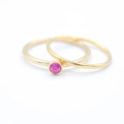 Anillo Carina con Piedra de Nacimiento pequeña y redonda [Oro Vermeil de 18K]