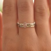 Carina Ring. Oval vertikal - Gehämmert [Sterlingsilber]
