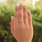 Carina Ring. Oval vertikal - Gehämmert [Sterlingsilber]