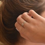 Carina Ring. Oval vertikal - Gehämmert [Sterlingsilber]