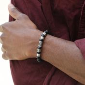 Nazar Auge Herrenarmband aus schwarzem Onyx mit Gravur