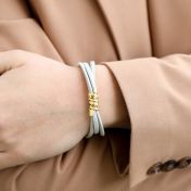 Familienkreis Armband mit Gravur für Damen - 750er vergoldet [Hellgraues Wildleder]