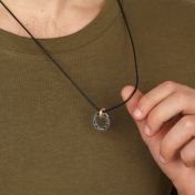 Vaterkreis Kette mit Namen – 750er Gold Vermeil / schwarze Kordel
