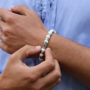 Nazar Auge Herrenarmband aus Howlith mit Gravur
