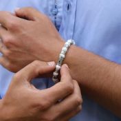 Nazar Auge Herrenarmband aus Howlith mit Gravur