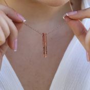 Collar de Barra Talisa Cielo con Efecto Martillo [Bañado en Oro Rosa de 18K]