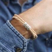 Beiges Herrenarmband mit gravierten Ringen aus Sterlingsilber