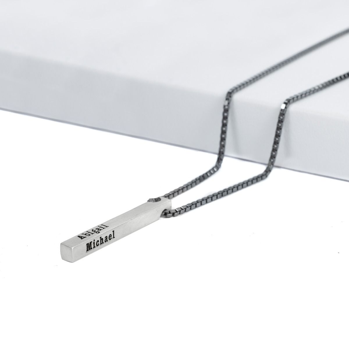 Collar Barra Clásica con Nombre - Plata de Ley