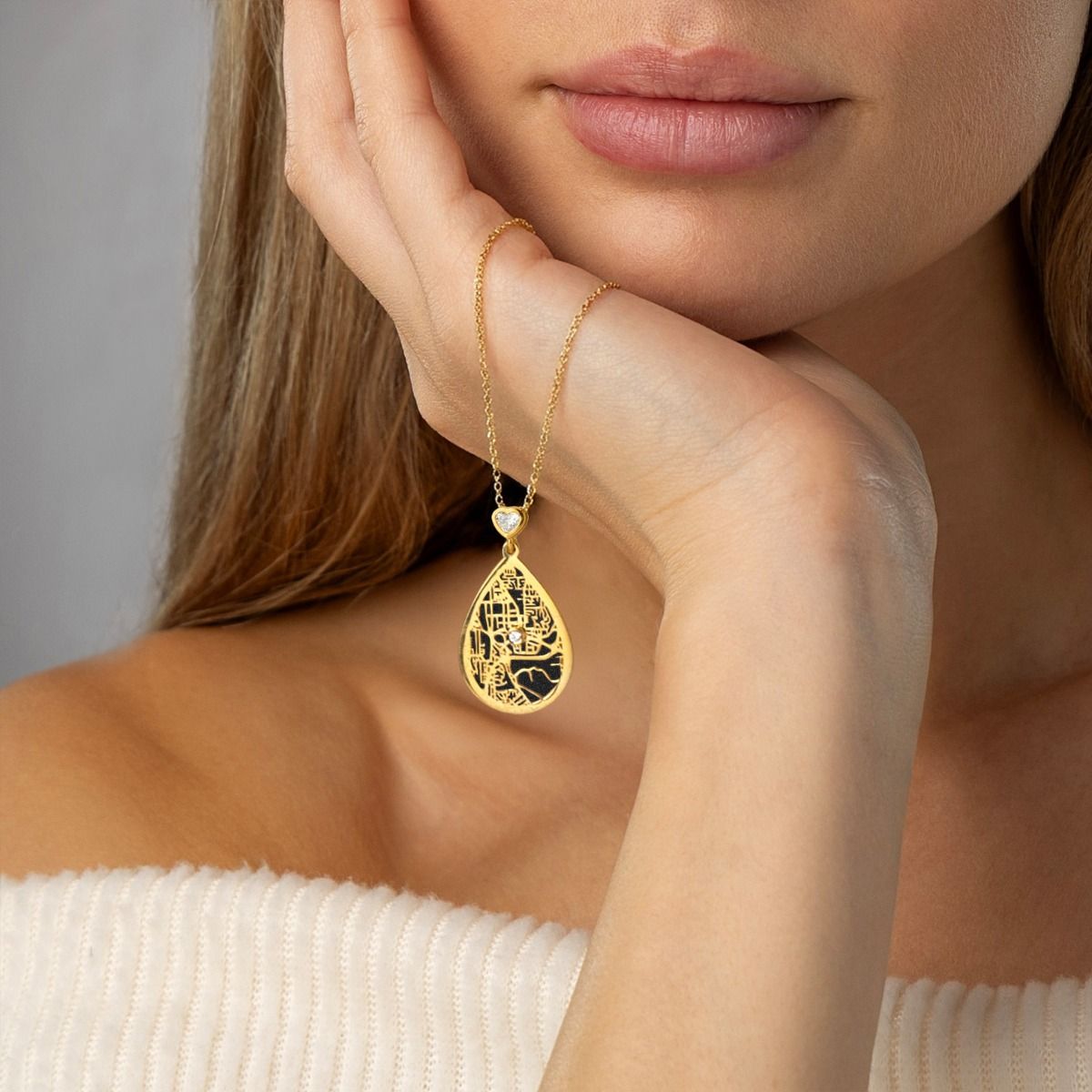 Geschätzte Ort Silhouette Kartenkette mit einem Herz-Diamanten [750er vergoldet]