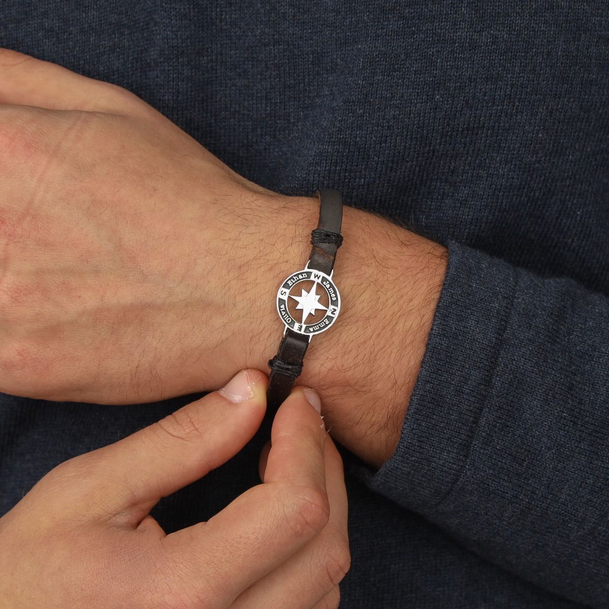 Der echte Norden Kompass Armband mit Gravur für Herren – Schwarzes Leder