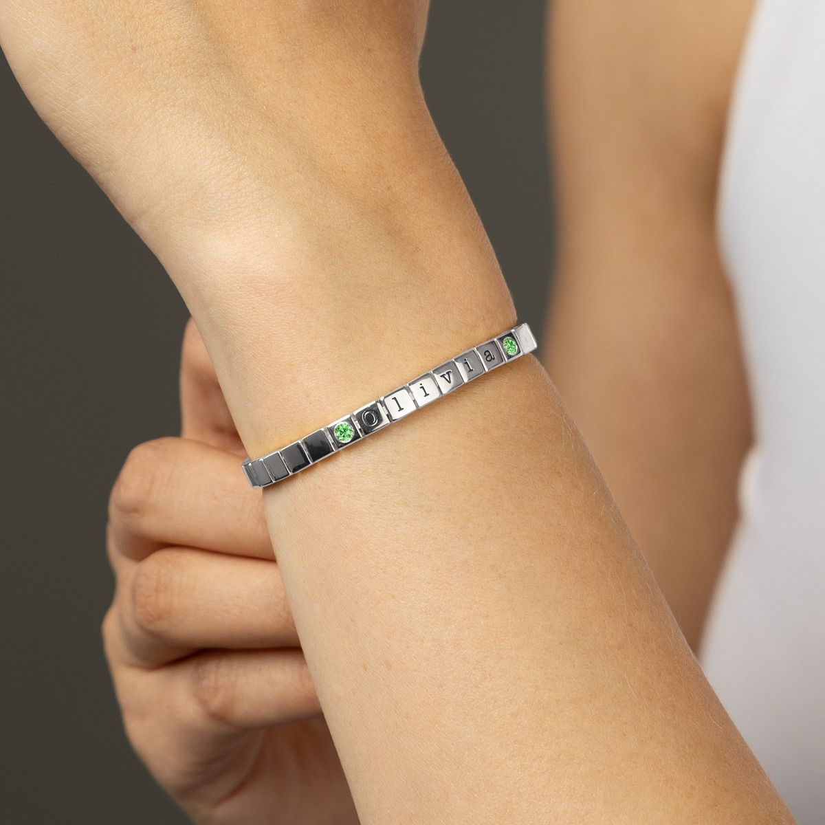 Mia Graviertes Punkt-Armband mit Edelsteinen [Sterlingsilber]