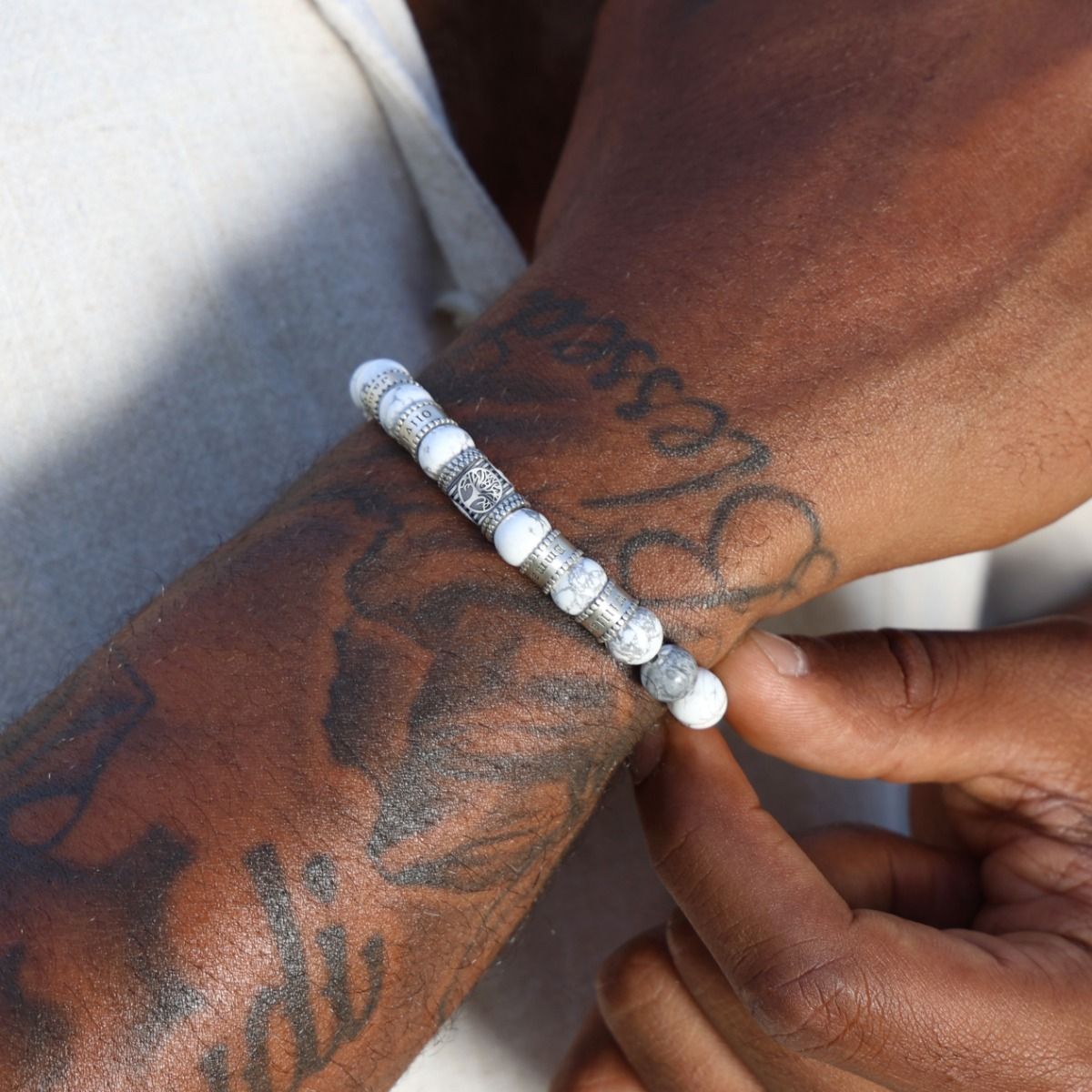 Family Tree Men Name Bracelet with Howlite Stones
