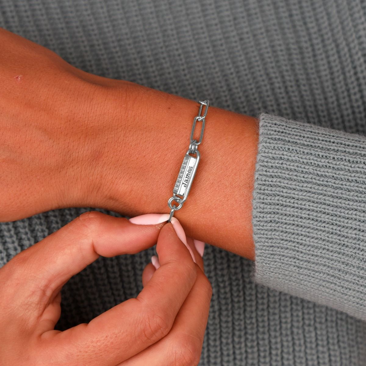 Link Chain Hexa Bar Engraved Bracelet - Moissanite Stones [Sterling Silver]