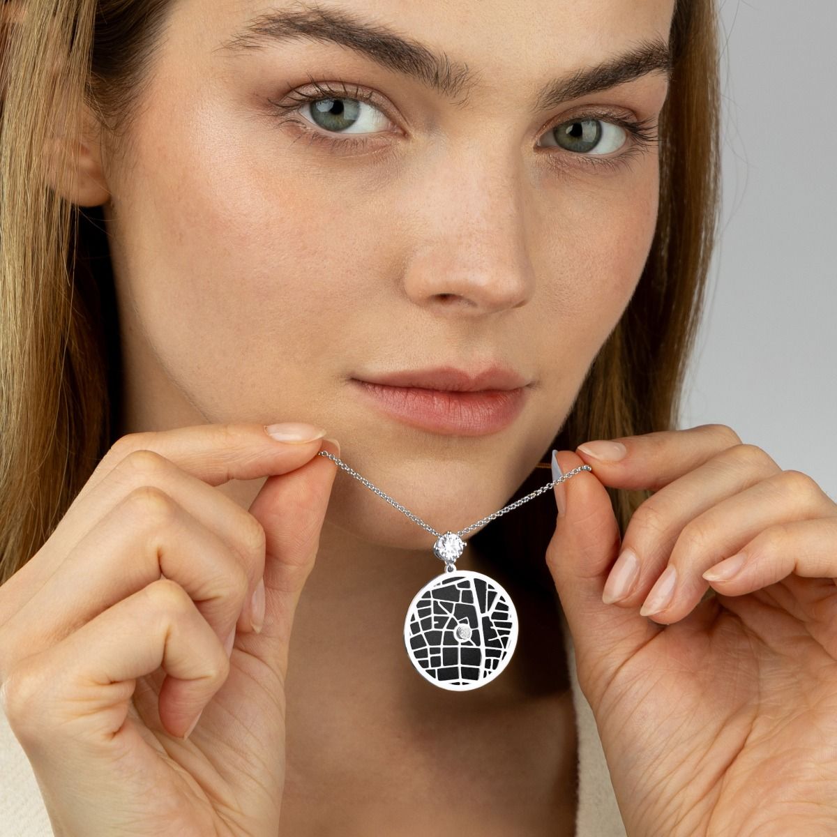 Precious Spot Silhouette Map Necklace With 1 Ct Diamond [Silver]