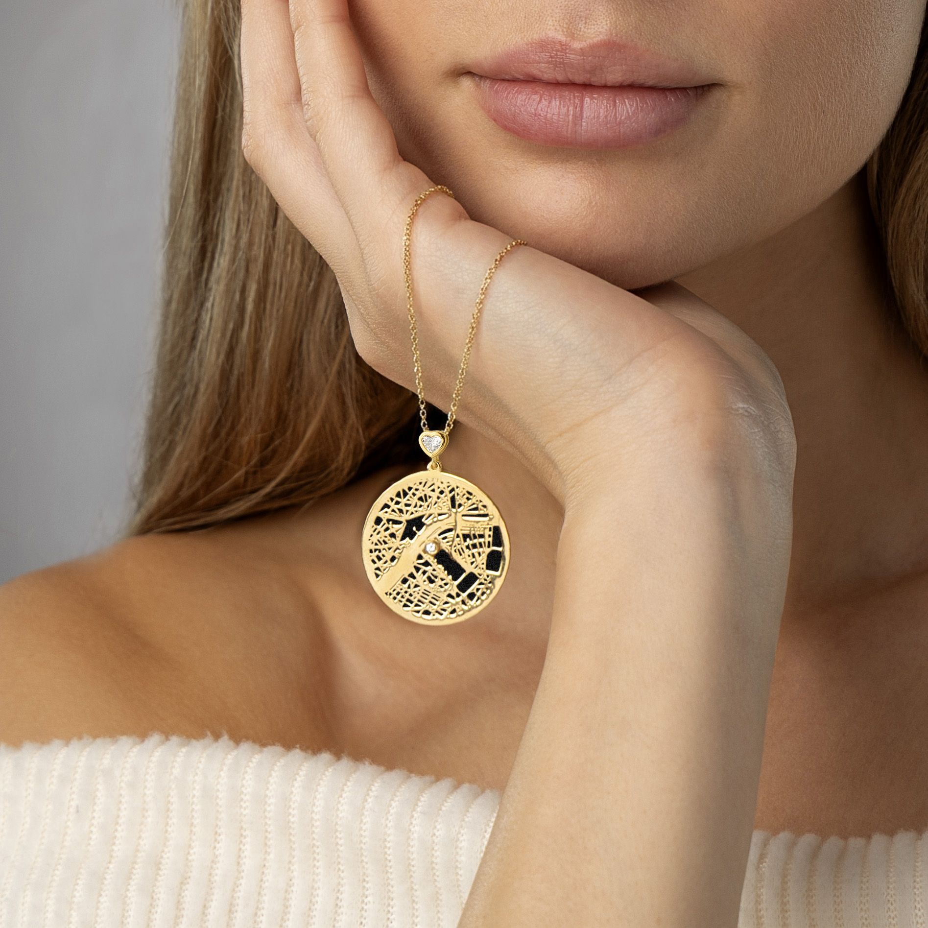Precious Spot Silhouette Map Necklace with Heart Diamond [14 Karat Gold]
