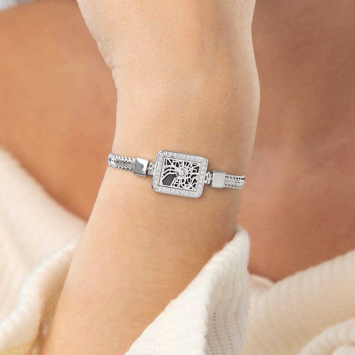 Treasured Spot Map Bracelet with Diamonds [Sterling Silver]