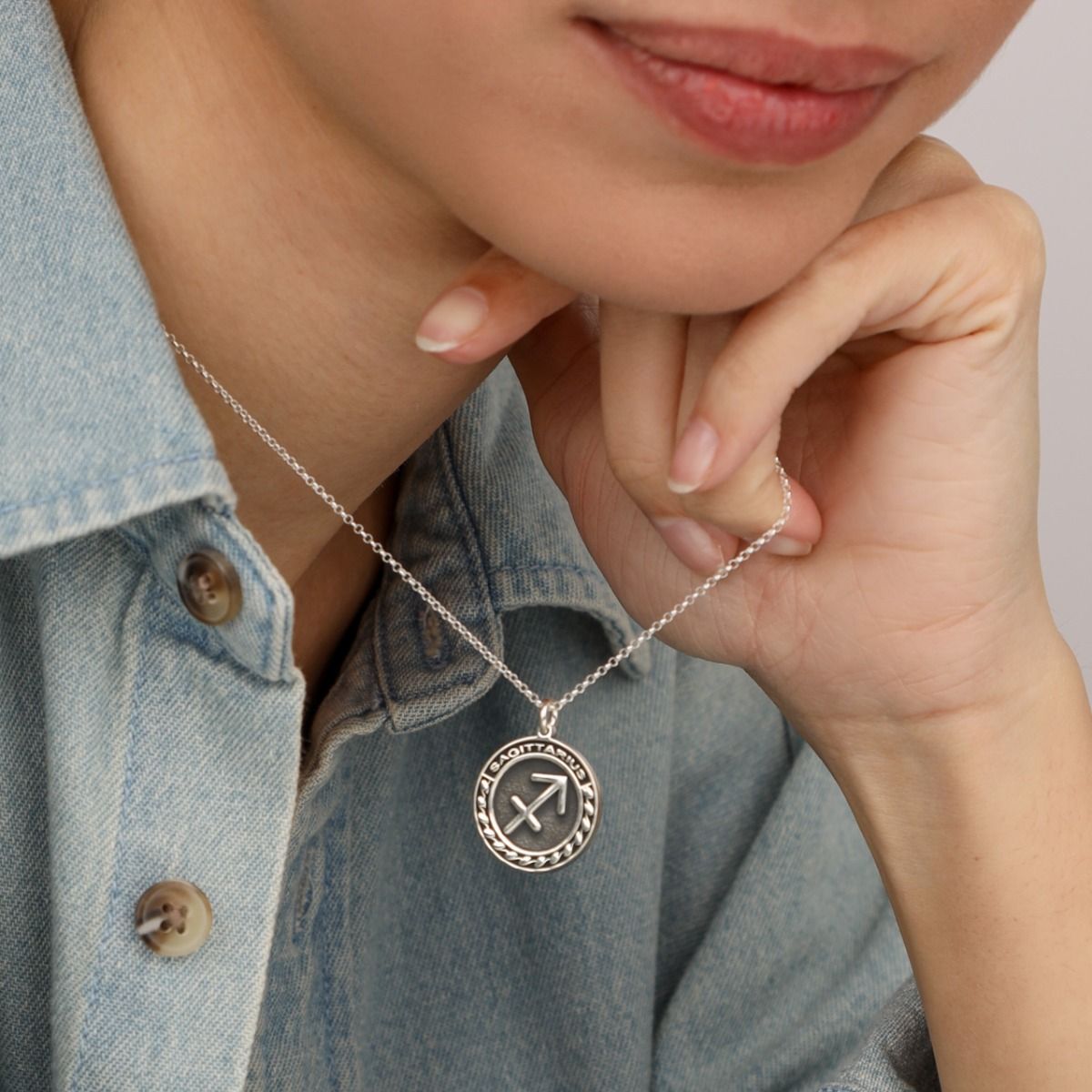 Zodiac Medallion Necklace with Names [Sterling Silver]