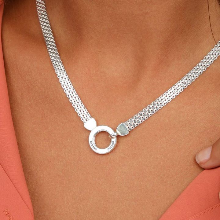 Family Circle Herringbone Name Necklace 
