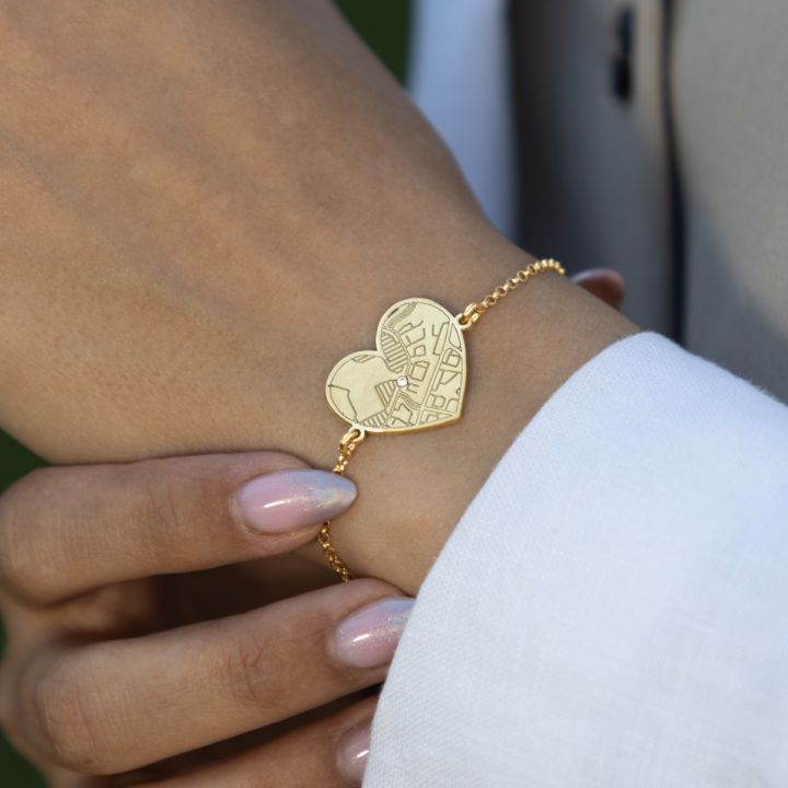 Herzensbindungen Gravierte Karte Armband [750er Gold Vermeil]