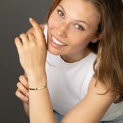 Mia Graviertes Gepunktetes Quadrat-Armband mit Diamanten [750er Gold Vermeil]