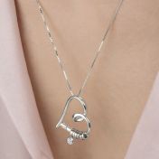 Herzensbindungen Halskette mit Gravur und einem 1,0 Kt Diamanten [Sterlingsilber]