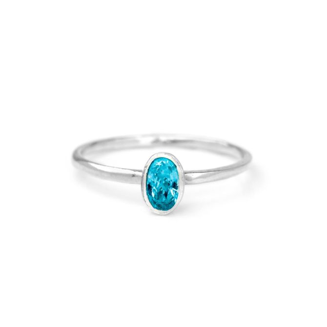Carina Ring. Oval Vertical [Sterling Silver]