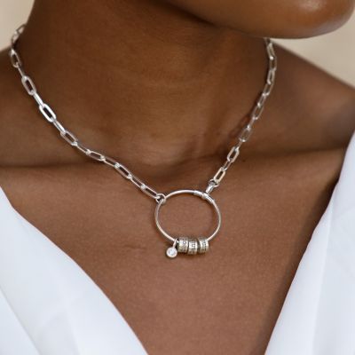 Sansa Circle Name Necklace With A Diamond [Sterling Silver]