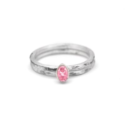 Gehamerde Carina Ring. Ovaal Verticaal [Sterling Zilver]