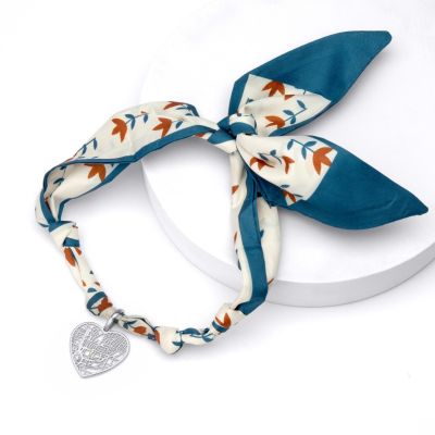 Collier Foulard Liens du Cœur orné d’un Charm Carte – Argent 925