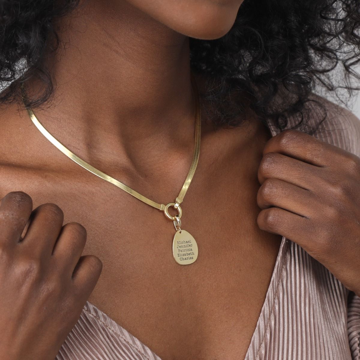 Arya Herringbone Name Necklace [18K Gold Vermeil] 