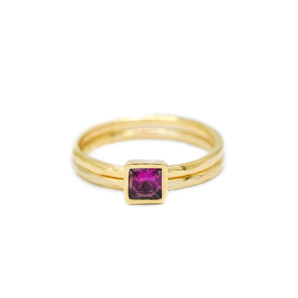Bague Carina Martelée. Pierre Carrée [Plaqué Or 18ct]