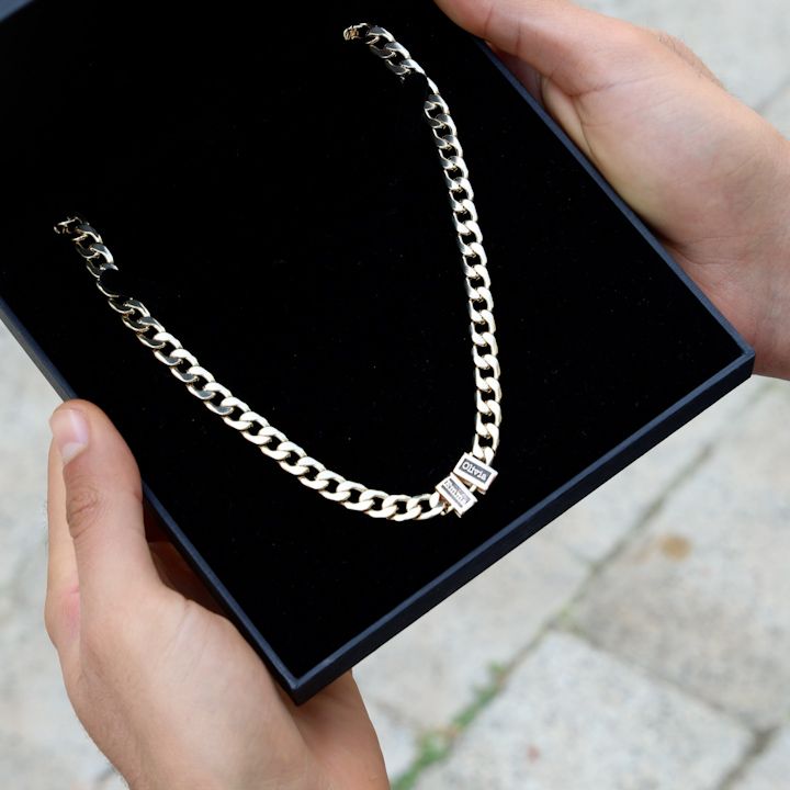 Cuban Link Chain With Names - 8mm [18K Gold Plated]