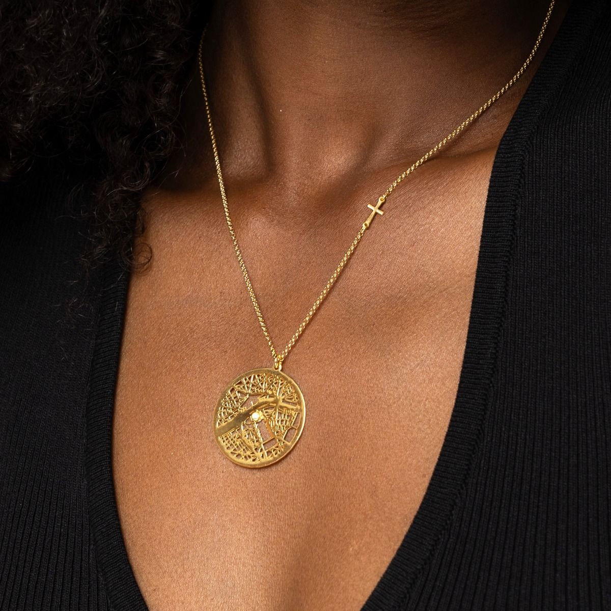 Beliebter Ort Karten Kette mit Kreuz an der Seite [750er Gold Vermeil]