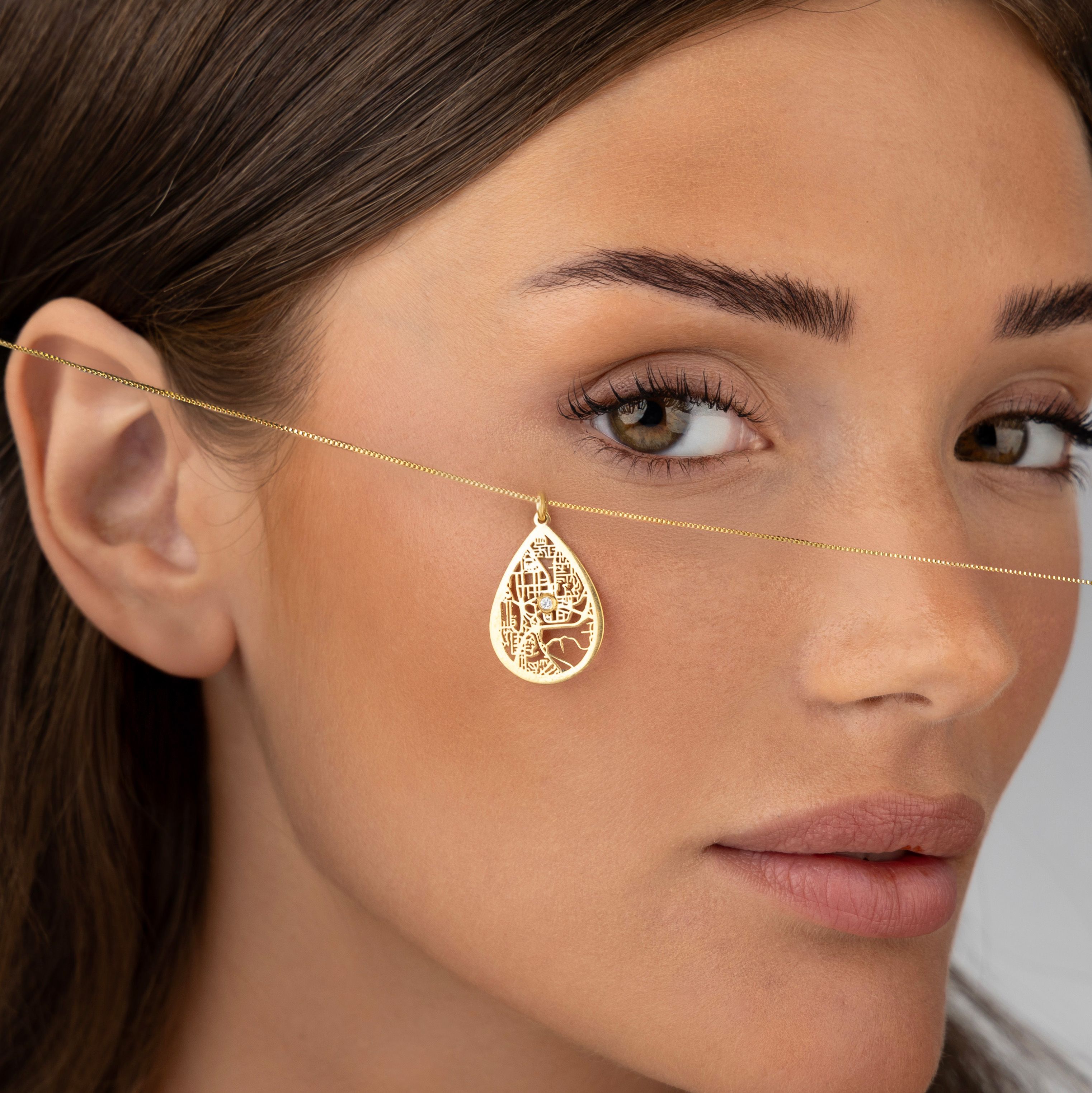 Beliebter Ort Kette mit Kartenanhänger [750er vergoldet]