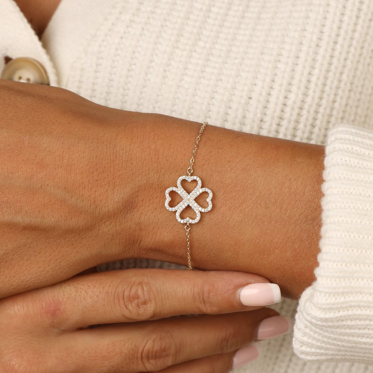 Clover of Hearts Bracelet [18K Gold Plated]