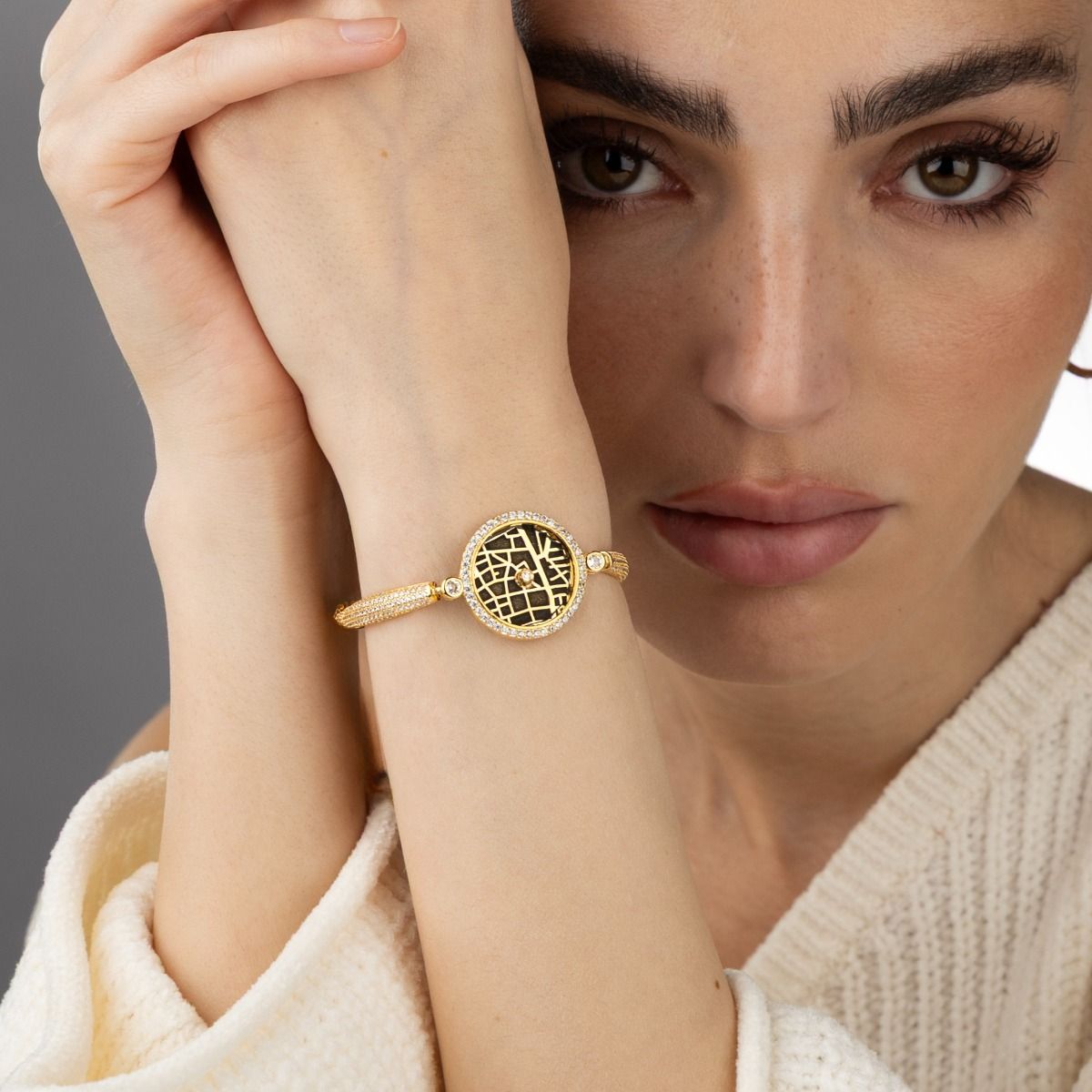 Precious Spot Silhouette Map Bracelet with Crystals [Gold Plated]