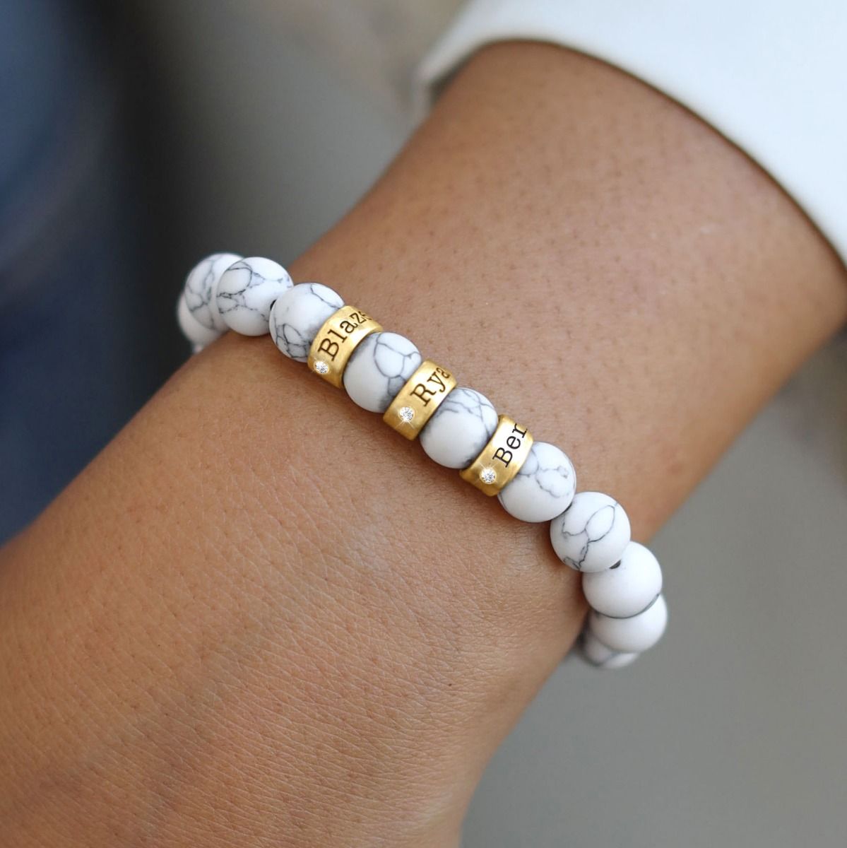 Namensarmband für Damen aus Howlith mit Diamanten [750er Gold Vermeil] 