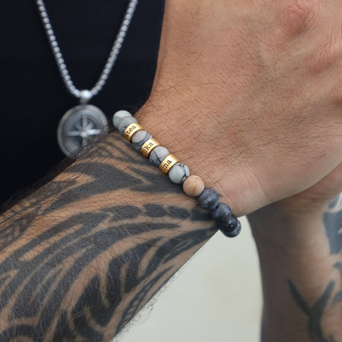 Herrenarmband aus Picasso Jaspis mit Gravur - 750er Gold Vermeil