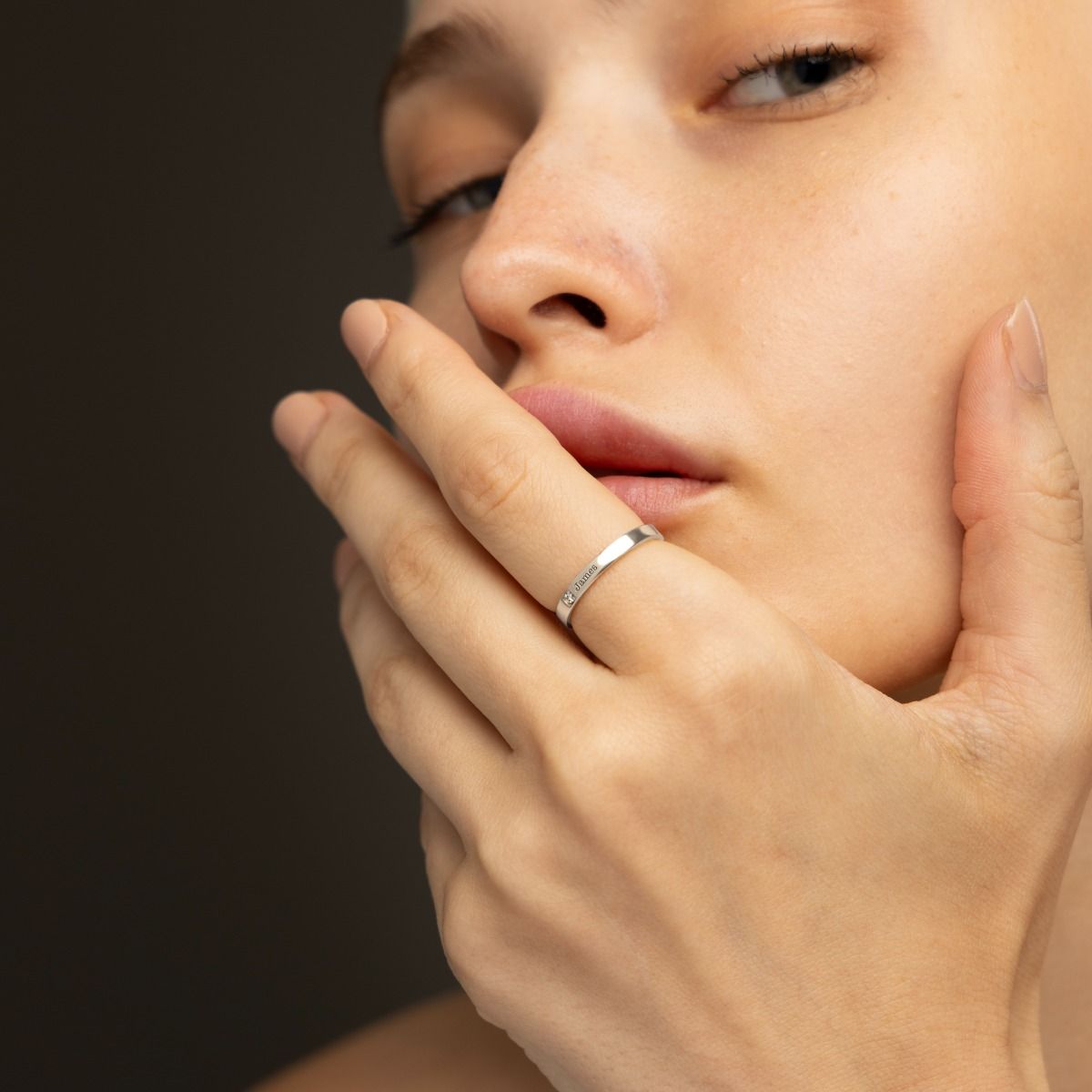 Ewige Liebe Verlobungsring mit Namen und Diamanten [Sterlingsilber]