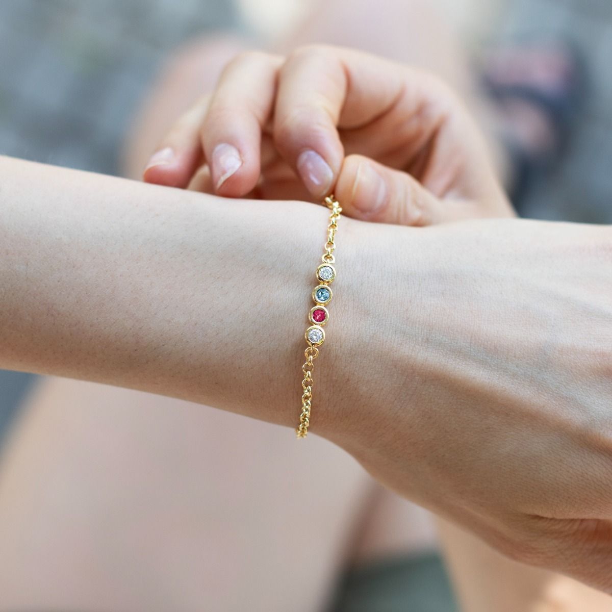 Talisa Stars Gold Bracelet with Circle Diamonds – Meaningful