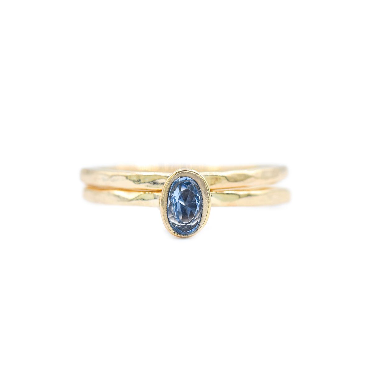 Bague Carina Martelée. Pierre Ovale Verticale [Plaqué Or 18ct]
