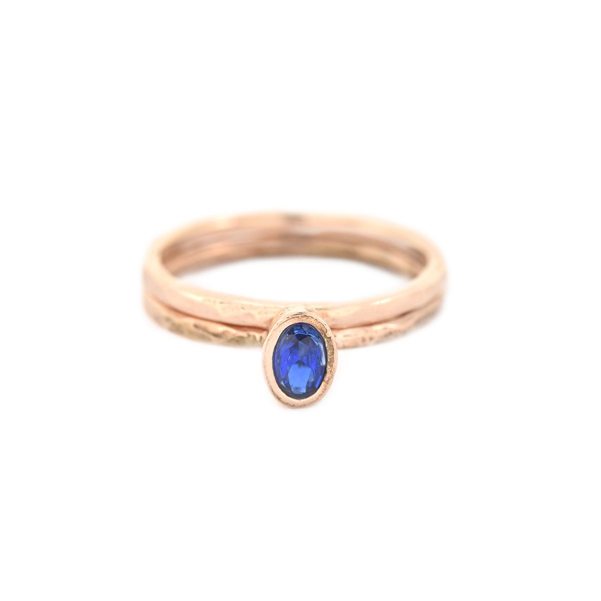 Anillo Carina Ovalado Vertical Efecto Martillado [Bañado en oro rosa de 18K]