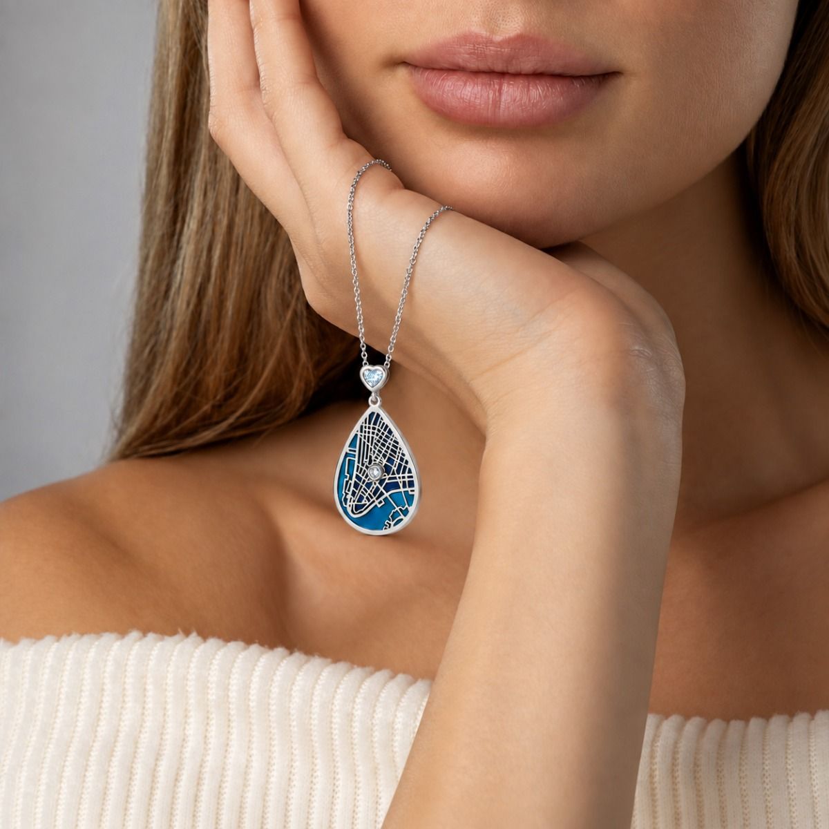 Beliebter Ort Aqua Silhouette Halskette mit Karte und einem Herz-Diamanten [Silber]