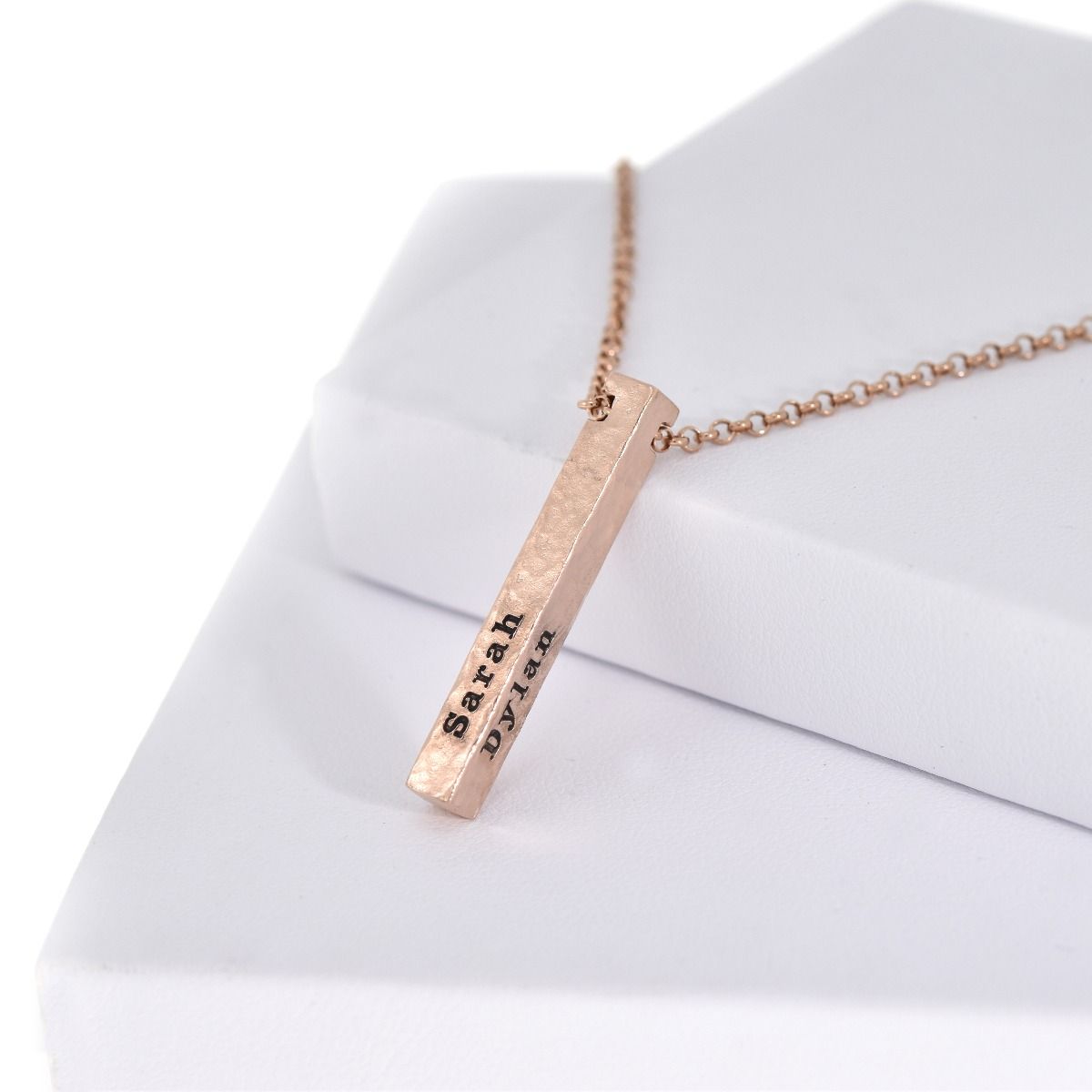 Collar de Barra Talisa Cielo con Efecto Martillo [Bañado en Oro Rosa de 18K]