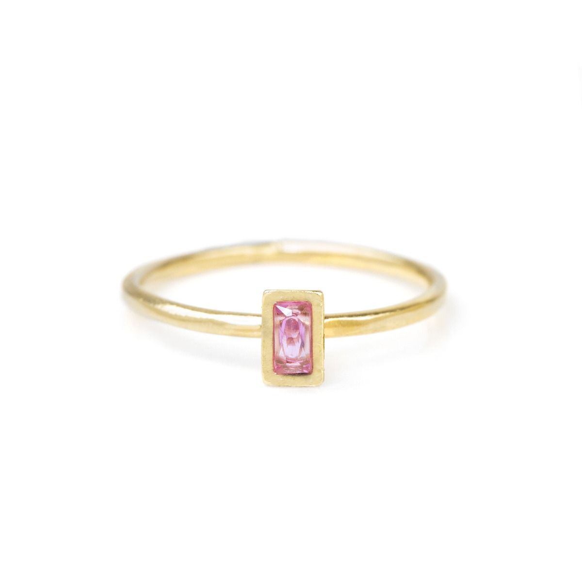 Anillo Carina Con Piedra de Nacimiento en corte Baguette Vertical [Oro Vermeil de 18K]